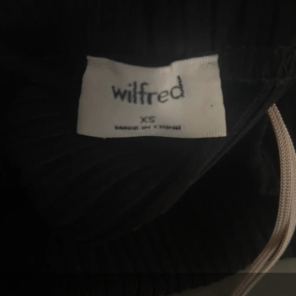 Wilfred Aritzia off shoulder black ribbed top - Picture 3 of 4